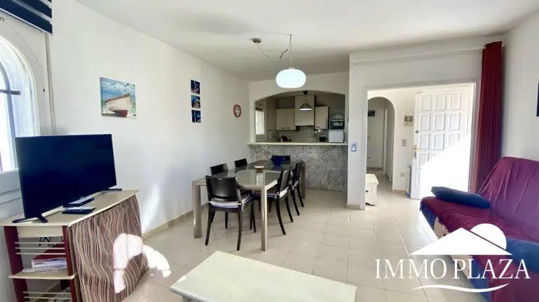 Typisch Spaans huis met 2 onafhankelijke appartementen – zwembad – garage – Empuriabrava