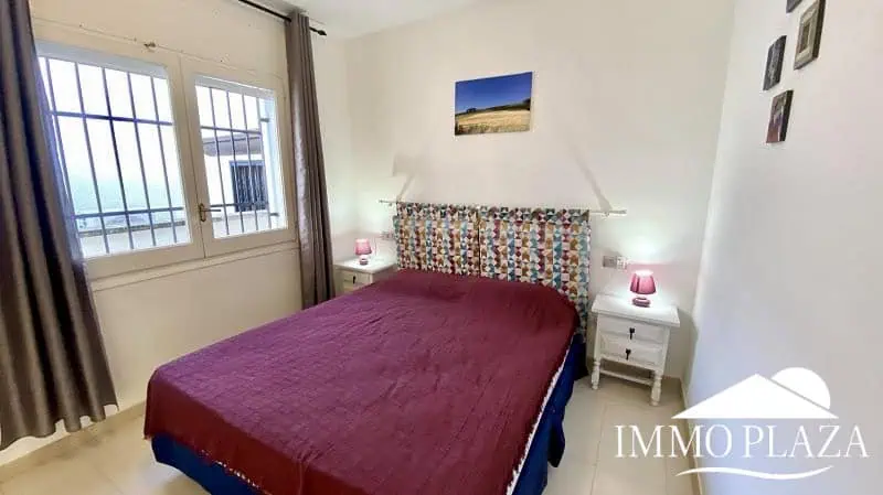 Typisch Spaans huis met 2 onafhankelijke appartementen – zwembad – garage – Empuriabrava