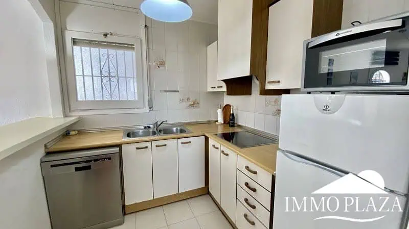 Typisch Spaans huis met 2 onafhankelijke appartementen – zwembad – garage – Empuriabrava