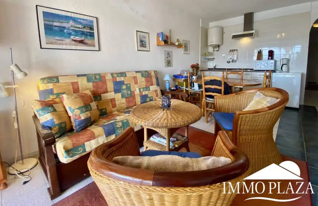 Apartment mit Seeblick, 1 Schlafzimmer, 1 Badezimmer, schöne Terrasse, Gemeinschaftspools und Garten, Bootsanlegeplatz