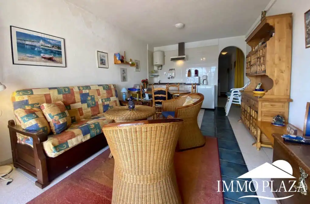 Apartment mit Seeblick, 1 Schlafzimmer, 1 Badezimmer, schöne Terrasse, Gemeinschaftspools und Garten, Bootsanlegeplatz