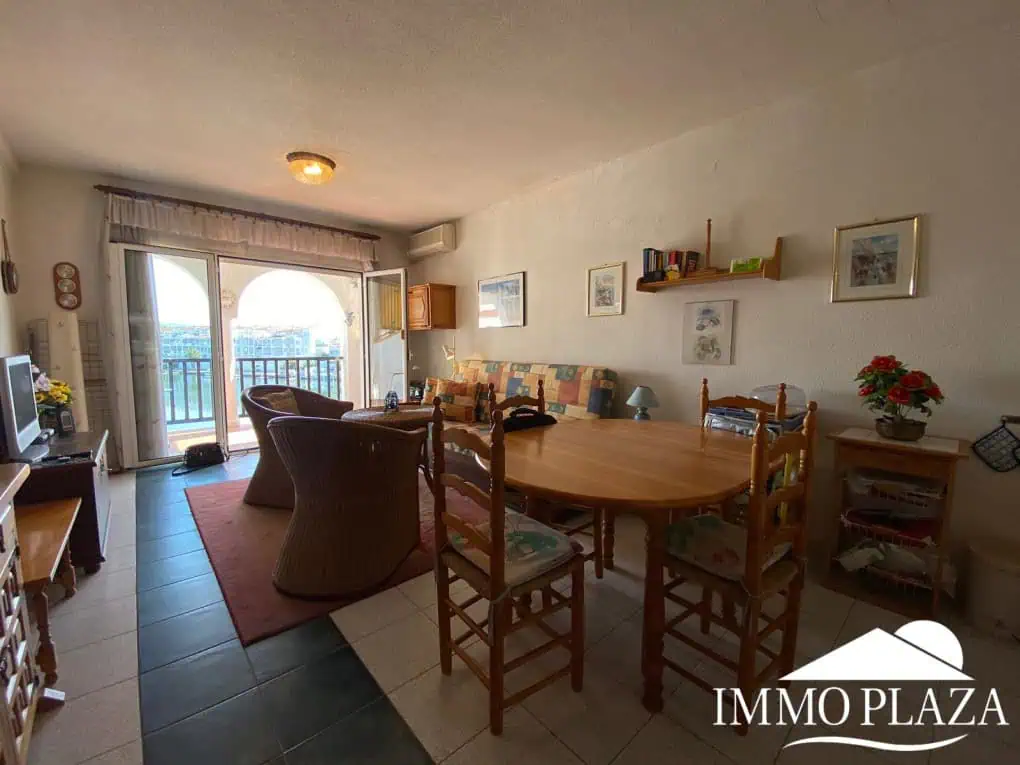 Apartment mit Seeblick, 1 Schlafzimmer, 1 Badezimmer, schöne Terrasse, Gemeinschaftspools und Garten, Bootsanlegeplatz