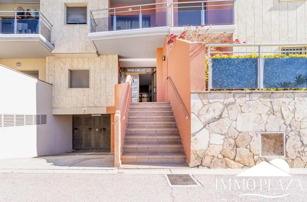 Penthouse in first sea line with 2 bedrooms, 2 baths and a private garage in the basement – Empuriabrava