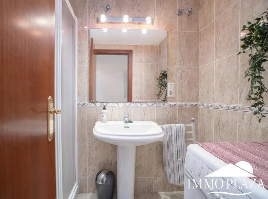 Penthouse in first sea line with 2 bedrooms, 2 baths and a private garage in the basement – Empuriabrava