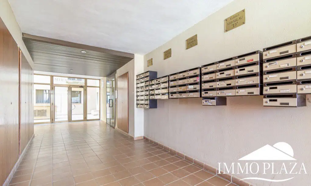 Penthouse in first sea line with 2 bedrooms, 2 baths and a private garage in the basement – Empuriabrava