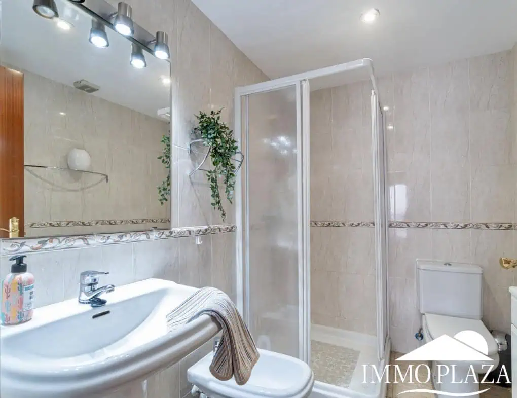 Penthouse in first sea line with 2 bedrooms, 2 baths and a private garage in the basement – Empuriabrava