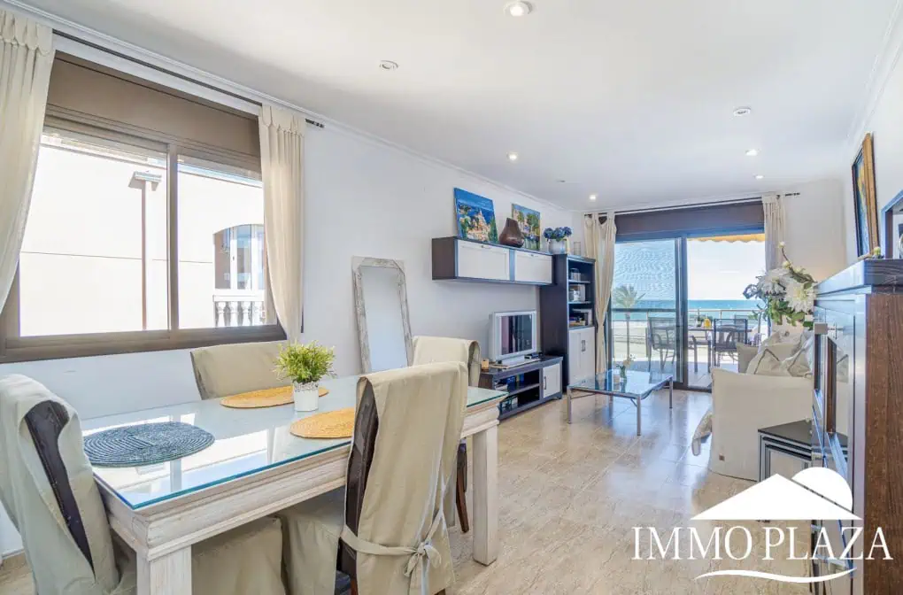 Penthouse in first sea line with 2 bedrooms, 2 baths and a private garage in the basement – Empuriabrava