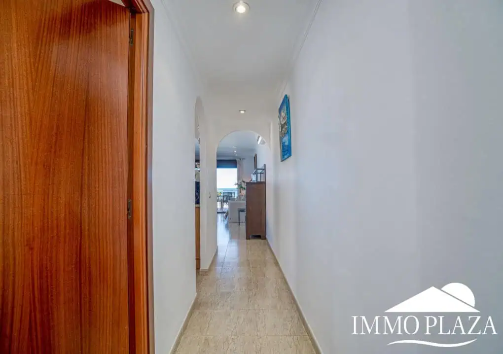 Penthouse in first sea line with 2 bedrooms, 2 baths and a private garage in the basement – Empuriabrava