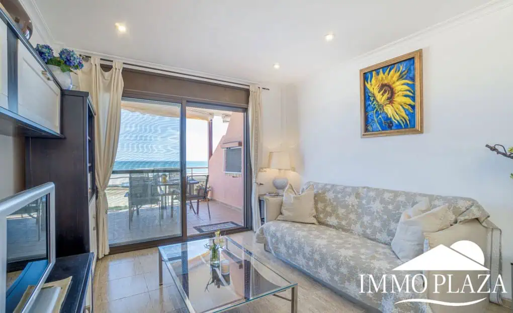 Penthouse in first sea line with 2 bedrooms, 2 baths and a private garage in the basement – Empuriabrava