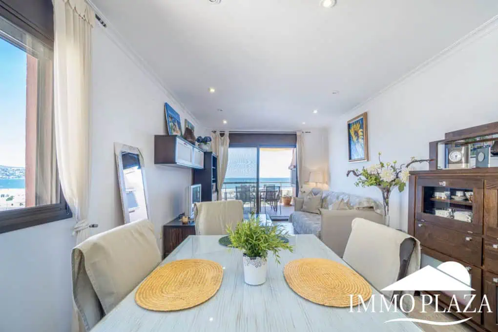 Penthouse in first sea line with 2 bedrooms, 2 baths and a private garage in the basement – Empuriabrava