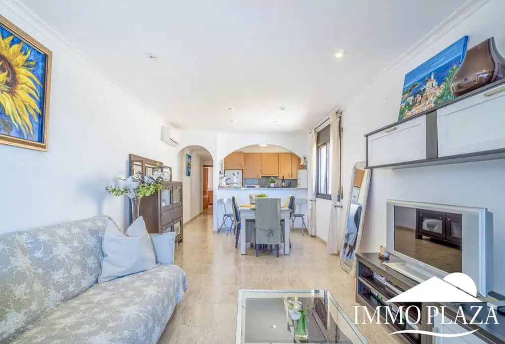 Penthouse in first sea line with 2 bedrooms, 2 baths and a private garage in the basement – Empuriabrava