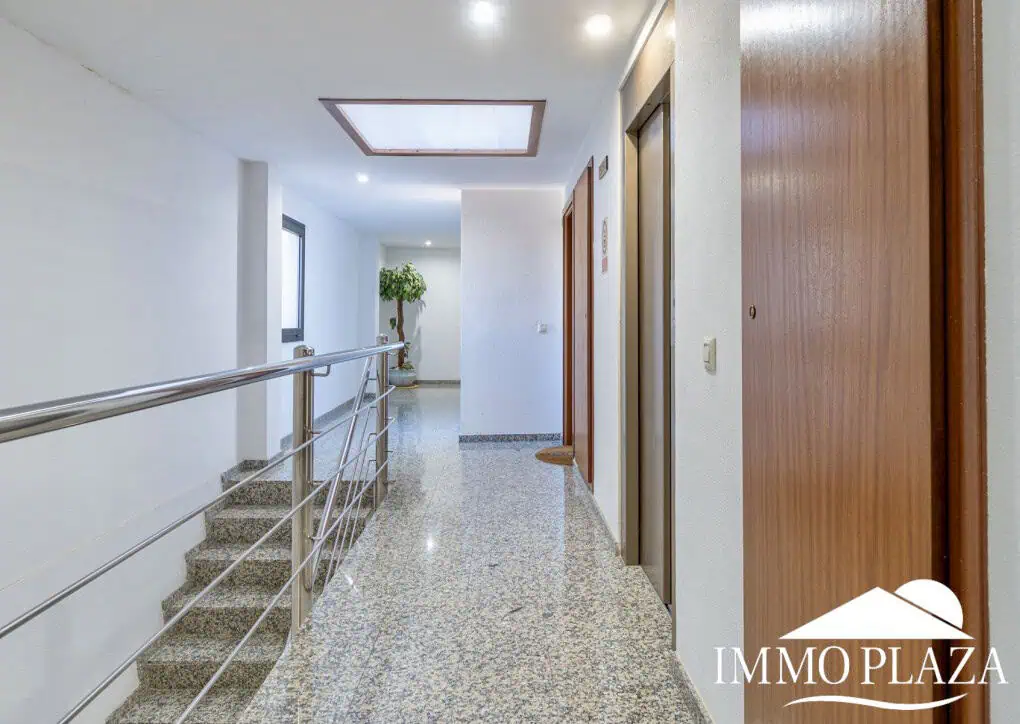 Penthouse in first sea line with 2 bedrooms, 2 baths and a private garage in the basement – Empuriabrava