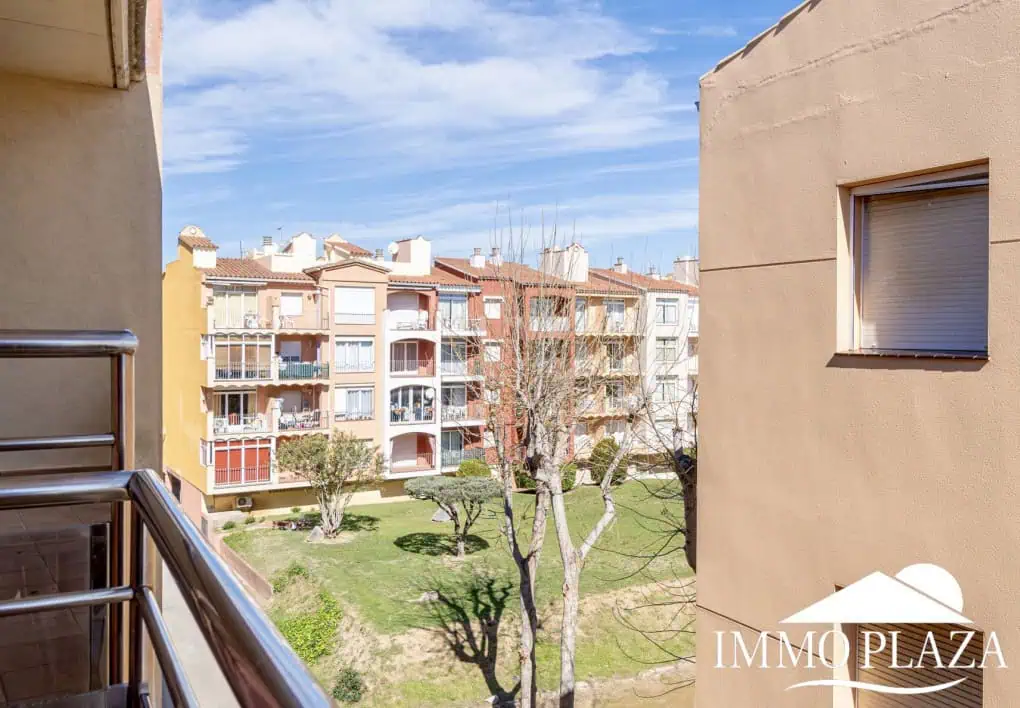 Penthouse in first sea line with 2 bedrooms, 2 baths and a private garage in the basement – Empuriabrava