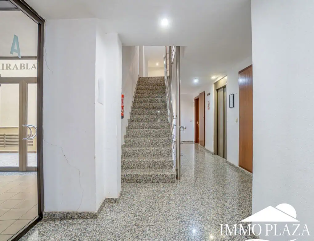 Penthouse in first sea line with 2 bedrooms, 2 baths and a private garage in the basement – Empuriabrava