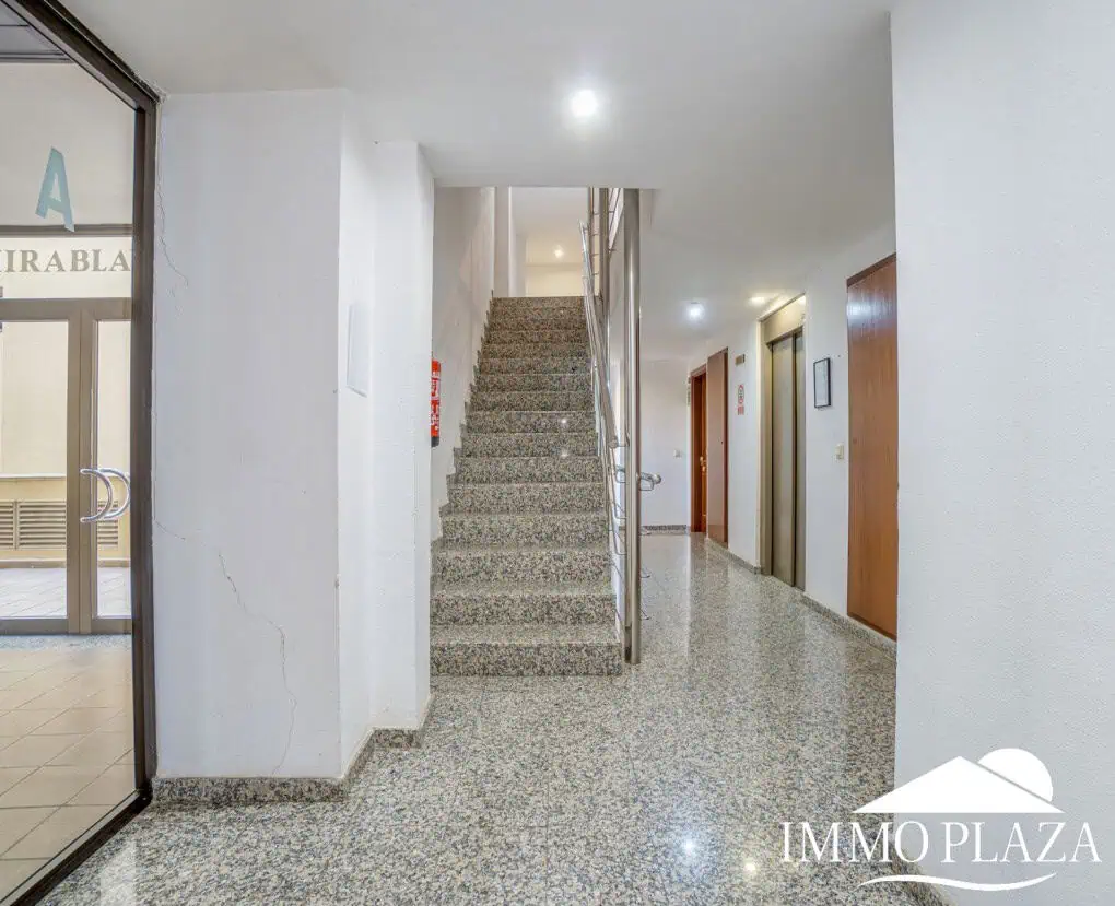 18042024154844_7477_IPA282 Penthouse in first sea line with 2 bedrooms, 2 baths and a private garage in the basement – Empuriabrava