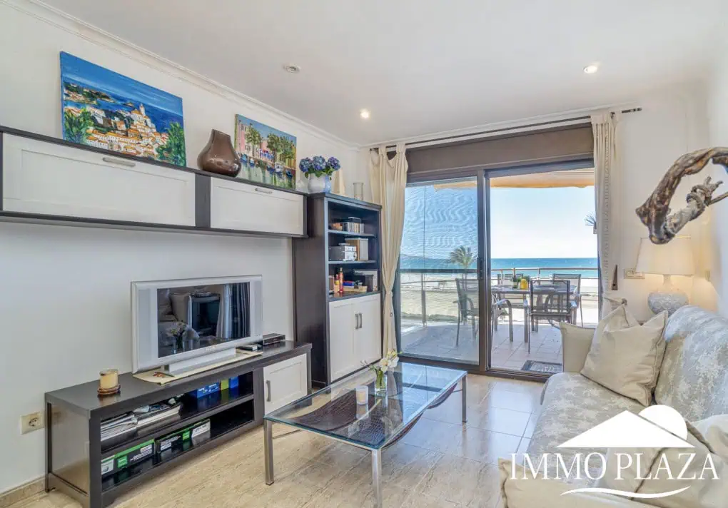 Penthouse in first sea line with 2 bedrooms, 2 baths and a private garage in the basement – Empuriabrava