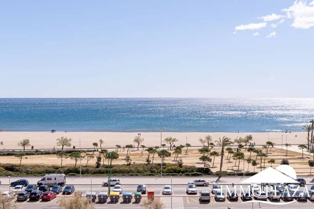 1er ligne de mer studio avec alcove, grande terrasse et climatisation sur la plage de Empuriabrava