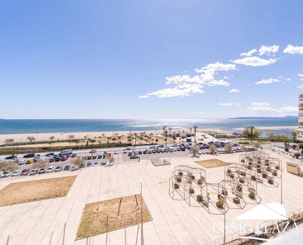 18042025153036_1193_IPA299 1er ligne de mer studio avec alcove, grande terrasse et climatisation sur la plage de Empuriabrava