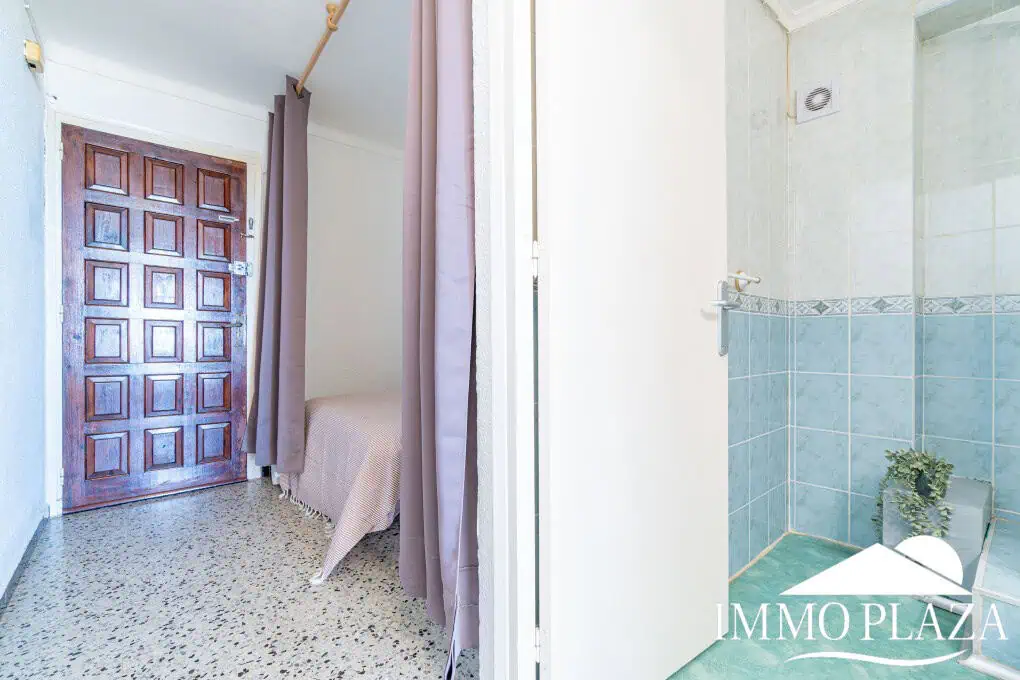 1er ligne de mer studio avec alcove, grande terrasse et climatisation sur la plage de Empuriabrava