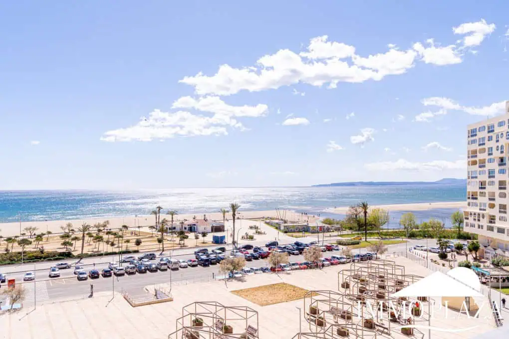 1er ligne de mer studio avec alcove, grande terrasse et climatisation sur la plage de Empuriabrava