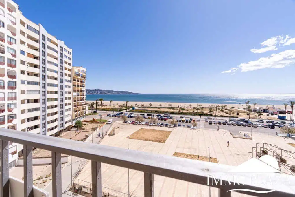 1er ligne de mer studio avec alcove, grande terrasse et climatisation sur la plage de Empuriabrava