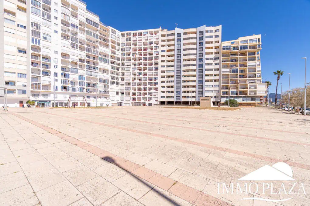 1er ligne de mer studio avec alcove, grande terrasse et climatisation sur la plage de Empuriabrava