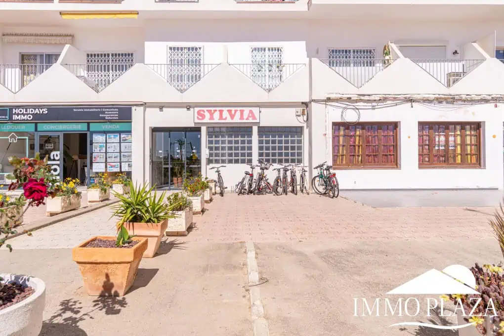 1er ligne de mer studio avec alcove, grande terrasse et climatisation sur la plage de Empuriabrava