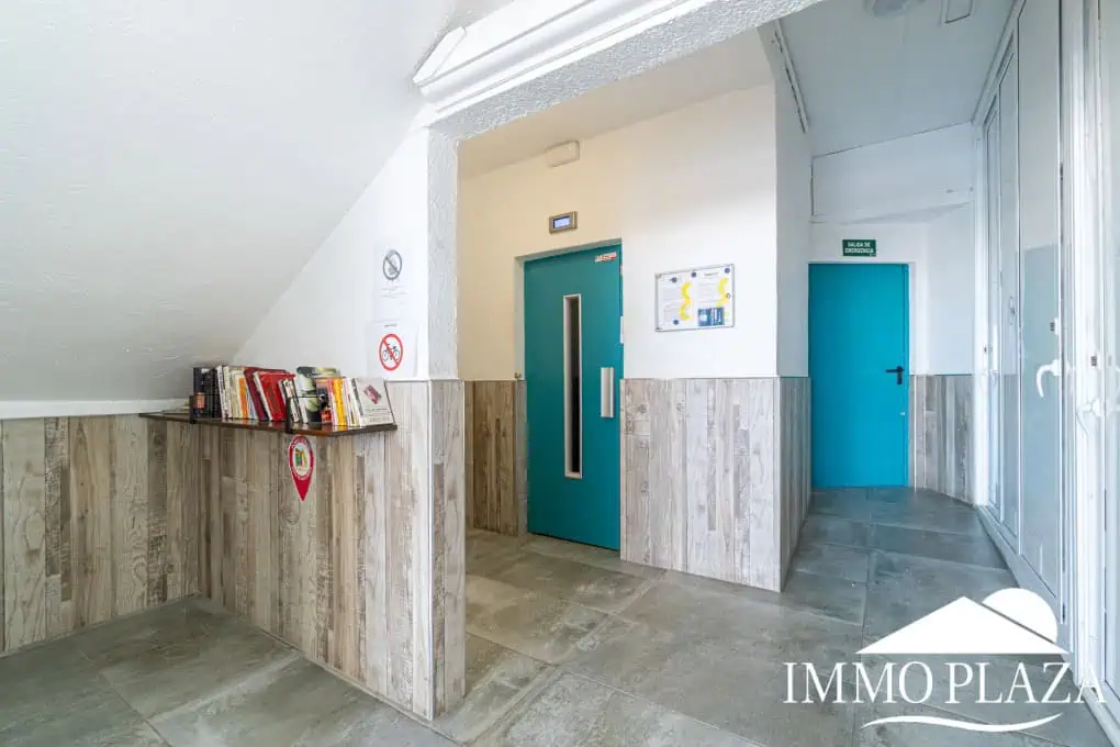 1er ligne de mer studio avec alcove, grande terrasse et climatisation sur la plage de Empuriabrava