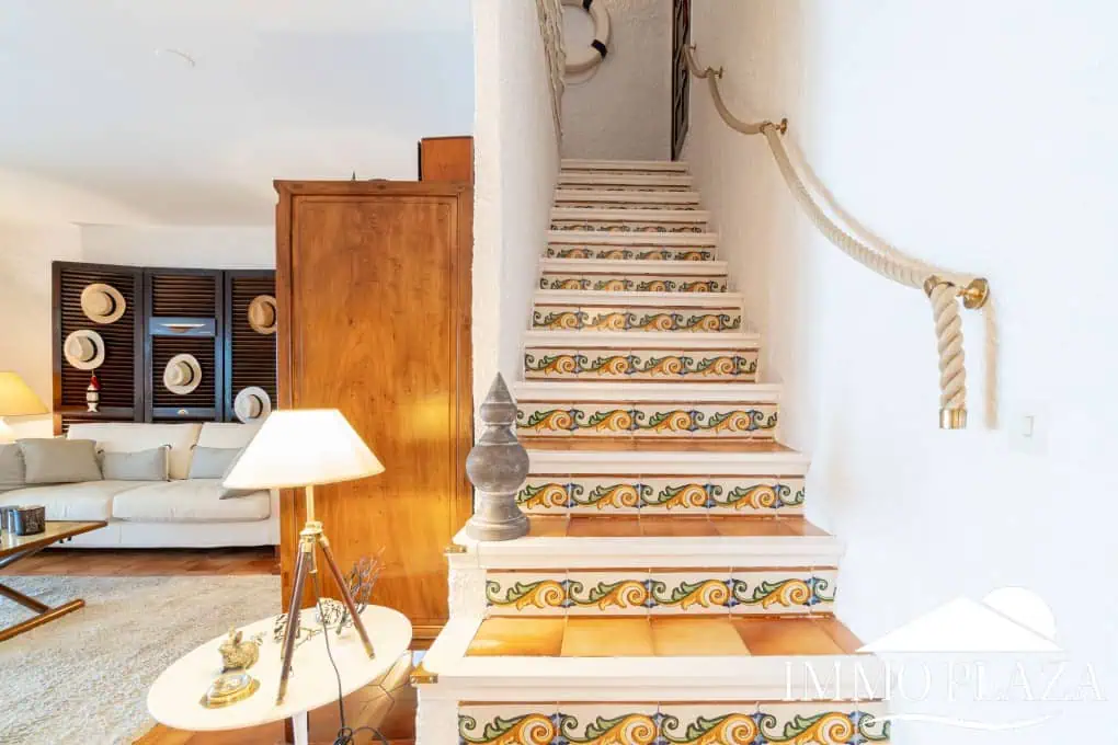 Beautiful charming house surrounded by canals in a quiet area and close to the center and the beach, mooring for sailboat