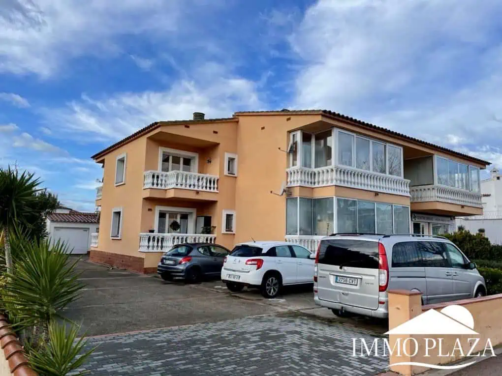 Prachtig gelijkvloers appartement van 50m2 met privé parkeerplaats – 200m van het strand van Empuriabrava