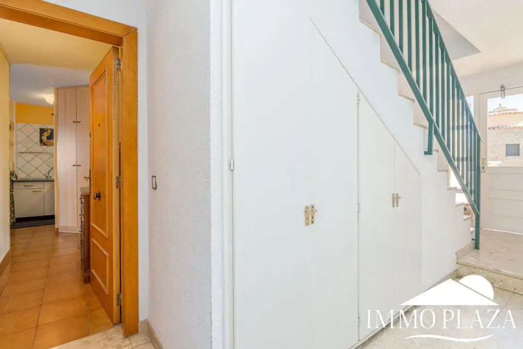 Appartement traversant à côté de la plage et le centre d’Empuriabrava, 2 chambres, 2 terrasses dont 1 vue sur la piscine communautaire