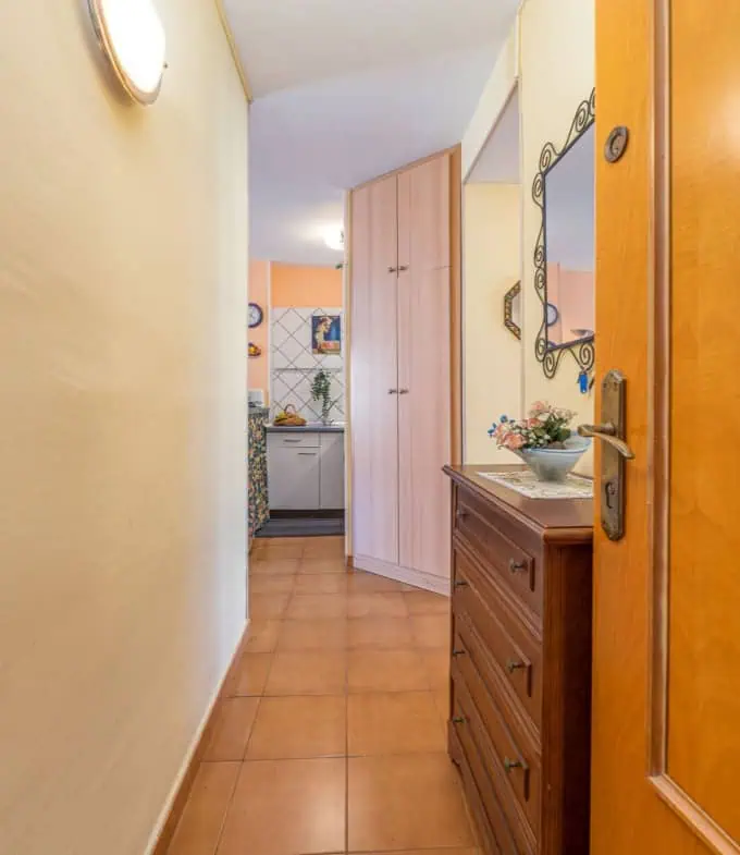 Appartement traversant à côté de la plage et le centre d’Empuriabrava, 2 chambres, 2 terrasses dont 1 vue sur la piscine communautaire