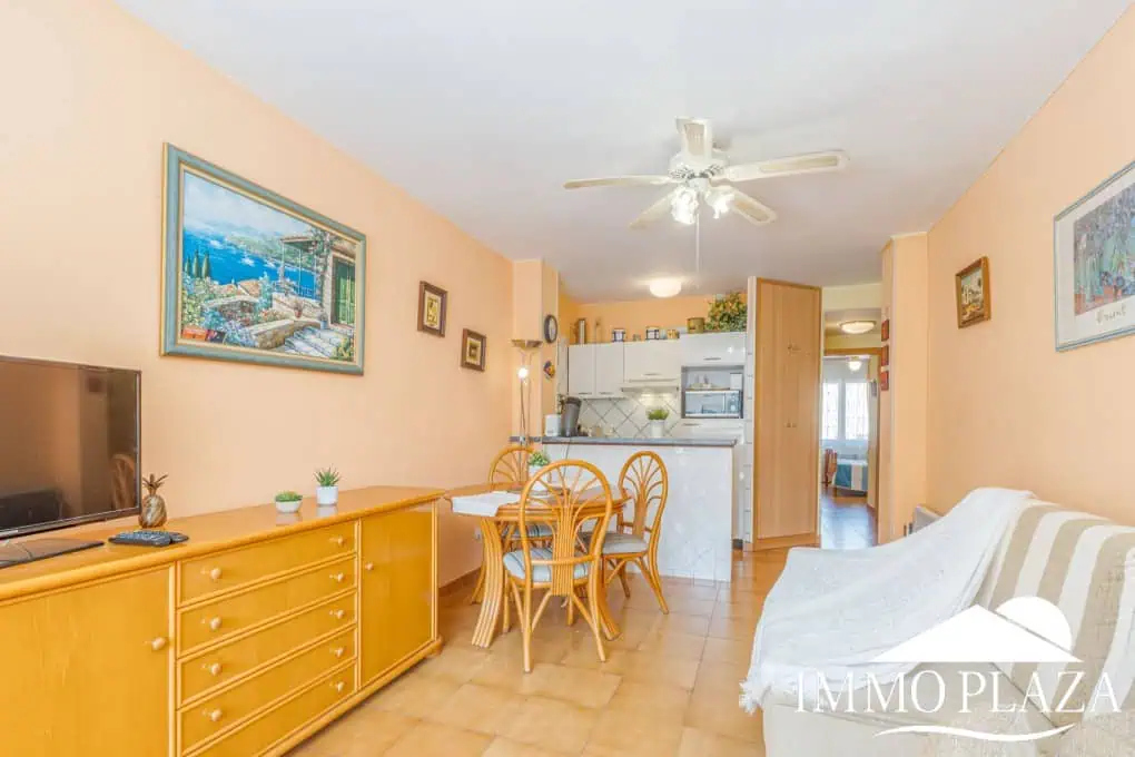Appartement traversant à côté de la plage et le centre d’Empuriabrava, 2 chambres, 2 terrasses dont 1 vue sur la piscine communautaire