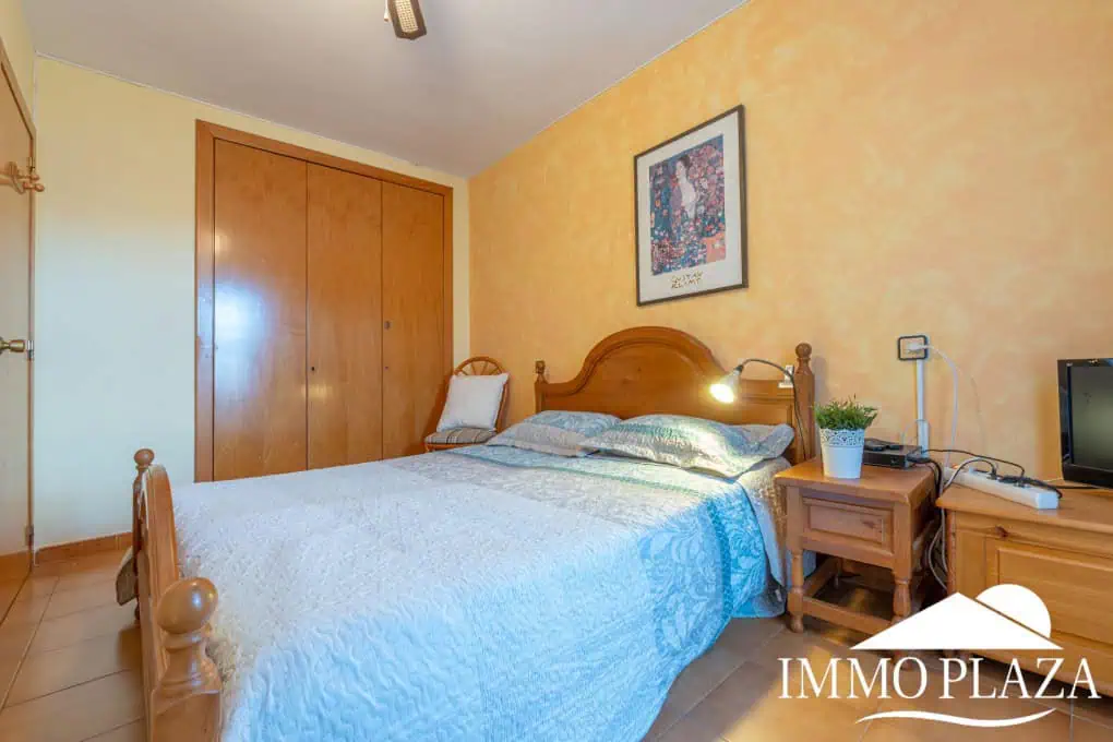Appartement traversant à côté de la plage et le centre d’Empuriabrava, 2 chambres, 2 terrasses dont 1 vue sur la piscine communautaire