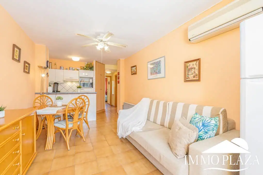 Appartement traversant à côté de la plage et le centre d’Empuriabrava, 2 chambres, 2 terrasses dont 1 vue sur la piscine communautaire