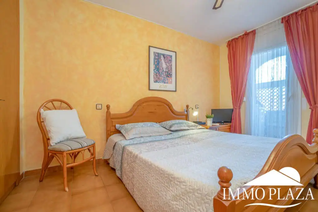 Appartement traversant à côté de la plage et le centre d’Empuriabrava, 2 chambres, 2 terrasses dont 1 vue sur la piscine communautaire