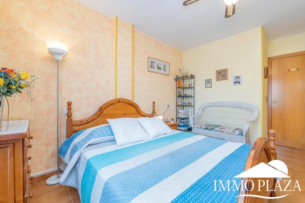 Appartement traversant à côté de la plage et le centre d’Empuriabrava, 2 chambres, 2 terrasses dont 1 vue sur la piscine communautaire