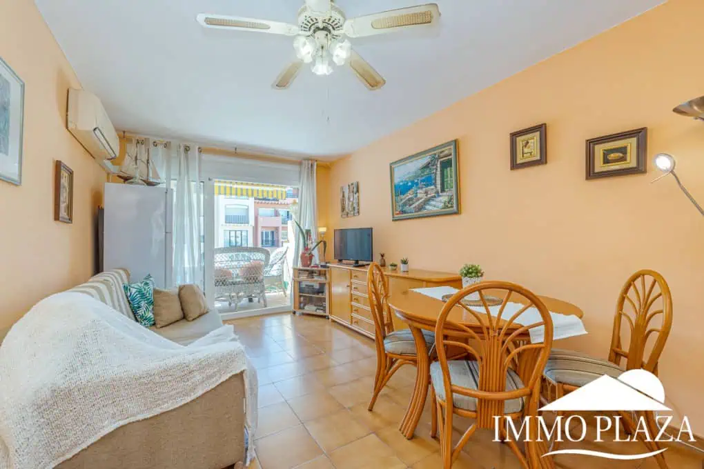Appartement traversant à côté de la plage et le centre d’Empuriabrava, 2 chambres, 2 terrasses dont 1 vue sur la piscine communautaire