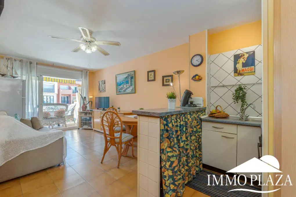 Appartement traversant à côté de la plage et le centre d’Empuriabrava, 2 chambres, 2 terrasses dont 1 vue sur la piscine communautaire