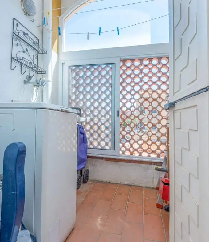 Appartement traversant à côté de la plage et le centre d’Empuriabrava, 2 chambres, 2 terrasses dont 1 vue sur la piscine communautaire