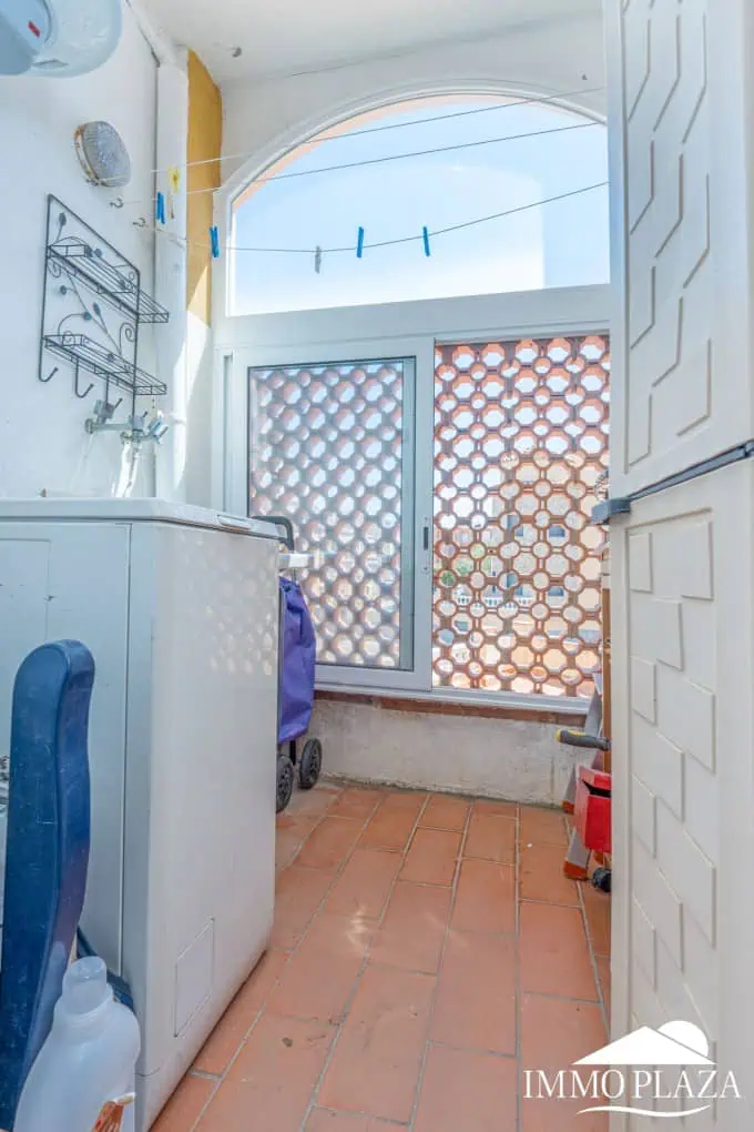 19042023103041_2997_IPA263 Appartement traversant à côté de la plage et le centre d’Empuriabrava, 2 chambres, 2 terrasses dont 1 vue sur la piscine communautaire