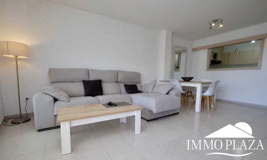 Spacieux appartement vue sur 2 ports et mer; 2 ch, 2 salles d’eau, terrasse: 15m2, parking + débarras privé