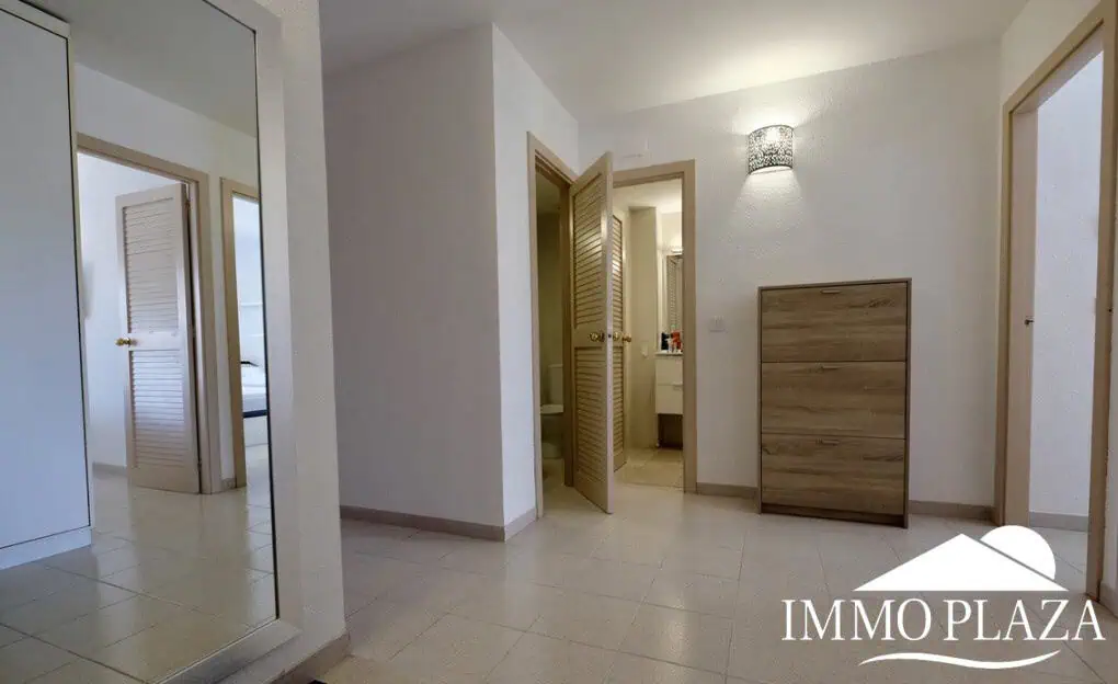 Spacieux appartement vue sur 2 ports et mer; 2 ch, 2 salles d’eau, terrasse: 15m2, parking + débarras privé