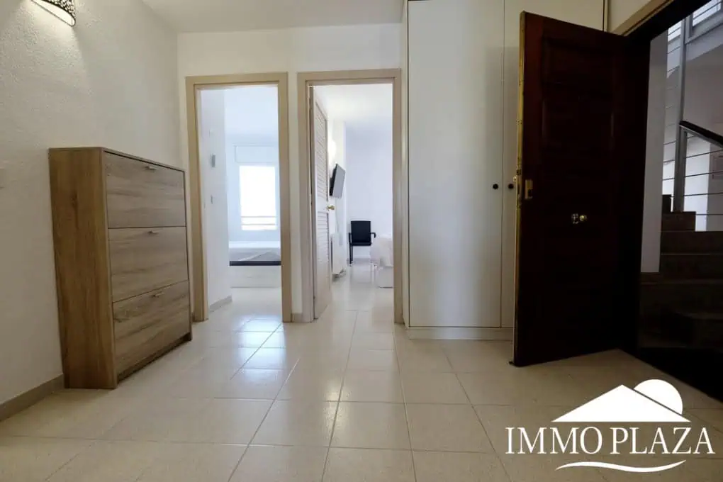 Spacieux appartement vue sur 2 ports et mer; 2 ch, 2 salles d’eau, terrasse: 15m2, parking + débarras privé