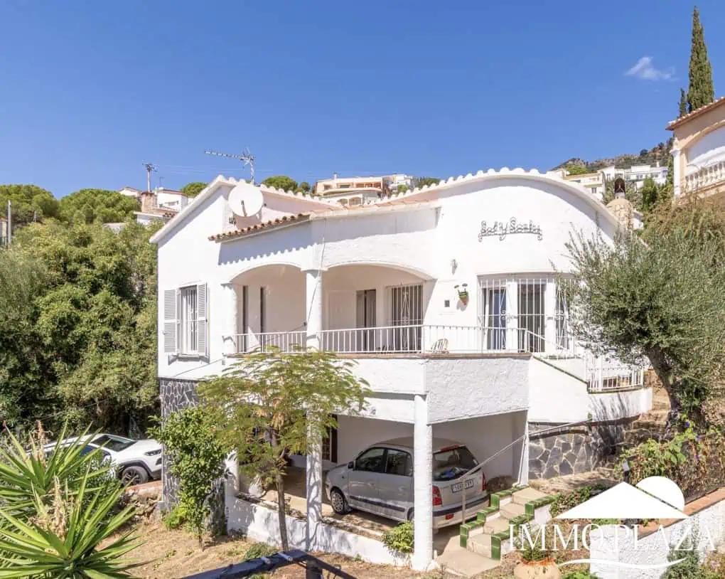 19092024154805_6521_IPV136 Charming little villa with sea views, 2 bedrooms, 2 bathrooms, 1 large terrace, 4 parking spaces, pool possible !