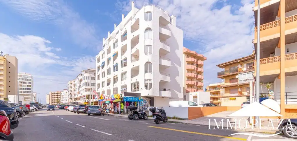 Vue mer appartement à 50m de la plage, petite immeuble, 1 chambre double, 1 parking, ascenseur