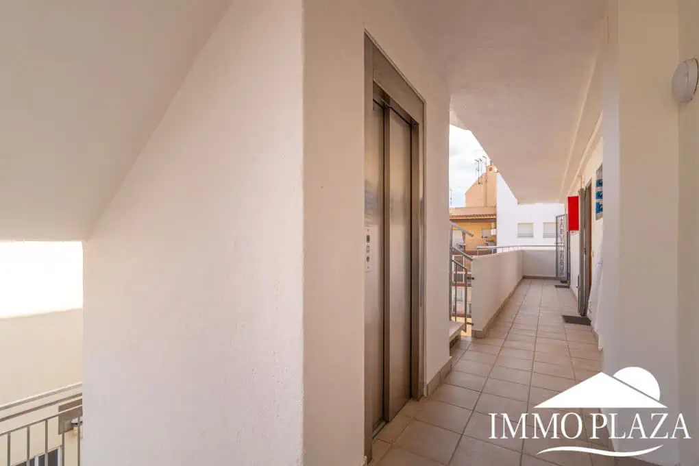 Vue mer appartement à 50m de la plage, petite immeuble, 1 chambre double, 1 parking, ascenseur