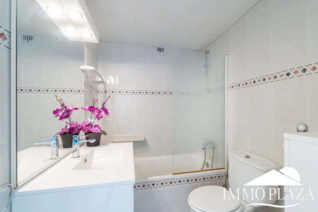 Vue mer appartement à 50m de la plage, petite immeuble, 1 chambre double, 1 parking, ascenseur
