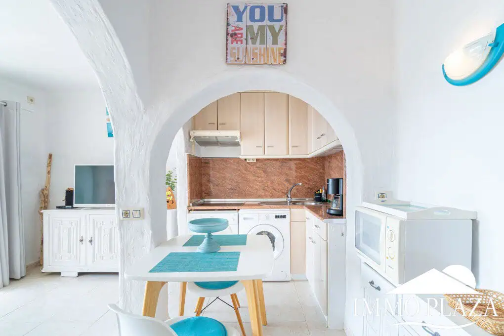 Vue mer appartement à 50m de la plage, petite immeuble, 1 chambre double, 1 parking, ascenseur
