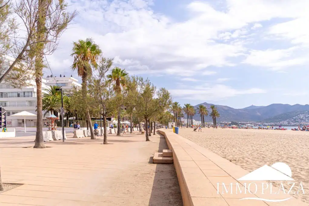 Vue mer appartement à 50m de la plage, petite immeuble, 1 chambre double, 1 parking, ascenseur